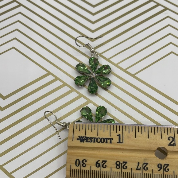 Statement glass stone and flower earrings. - Picture 5 of 5